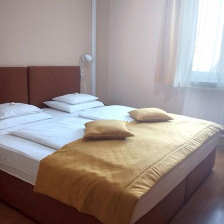 Stan Es Panzio Bed & Breakfast Balatonalmádi Екстериор снимка