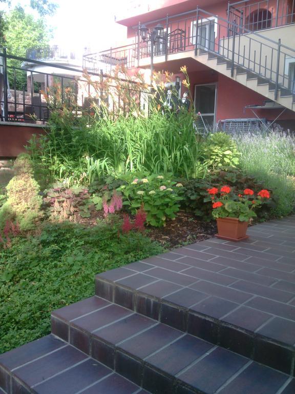 Stan Es Panzio Bed & Breakfast Balatonalmádi Екстериор снимка