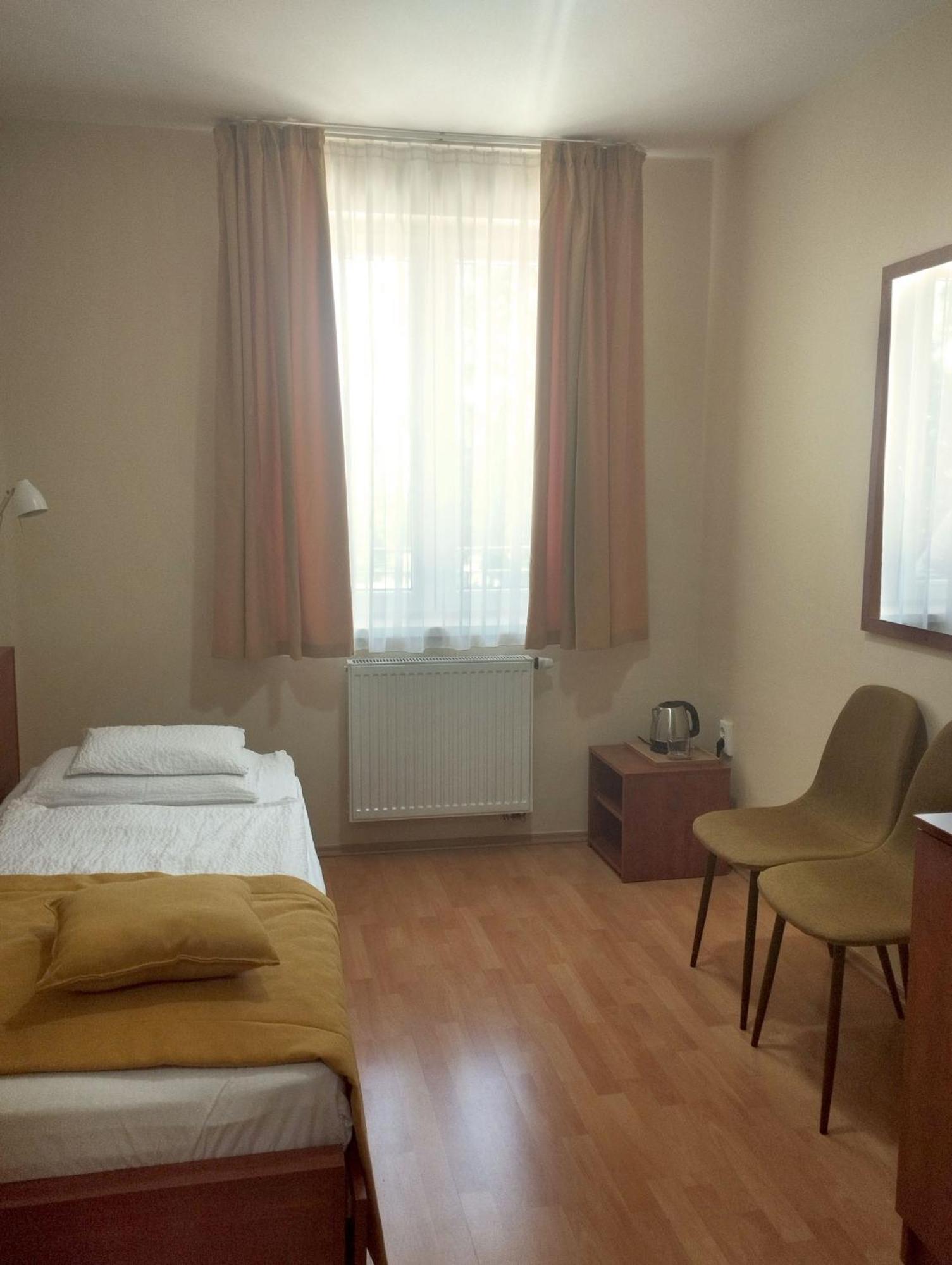 Stan Es Panzio Bed & Breakfast Balatonalmádi Екстериор снимка