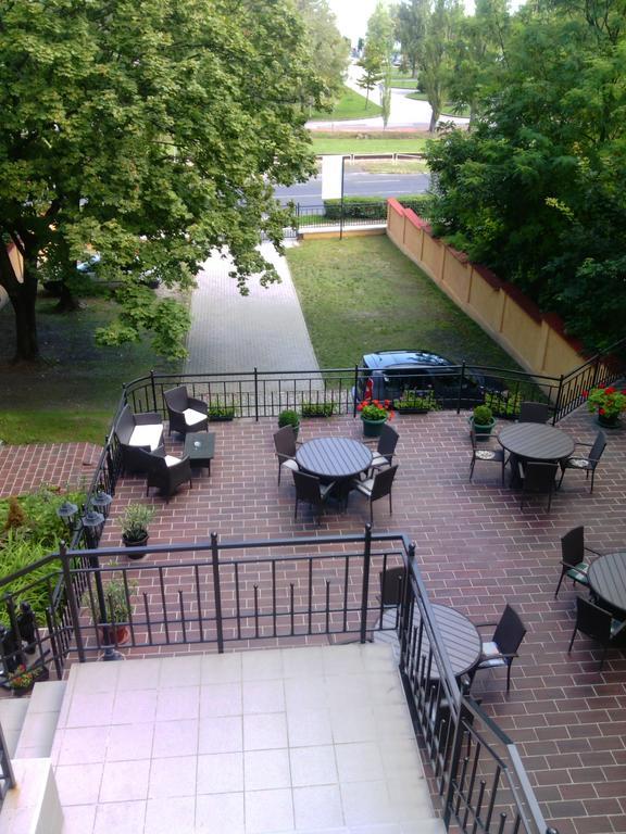 Stan Es Panzio Bed & Breakfast Balatonalmádi Екстериор снимка