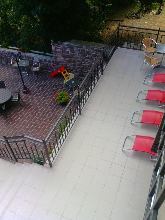Stan Es Panzio Bed & Breakfast Balatonalmádi Екстериор снимка