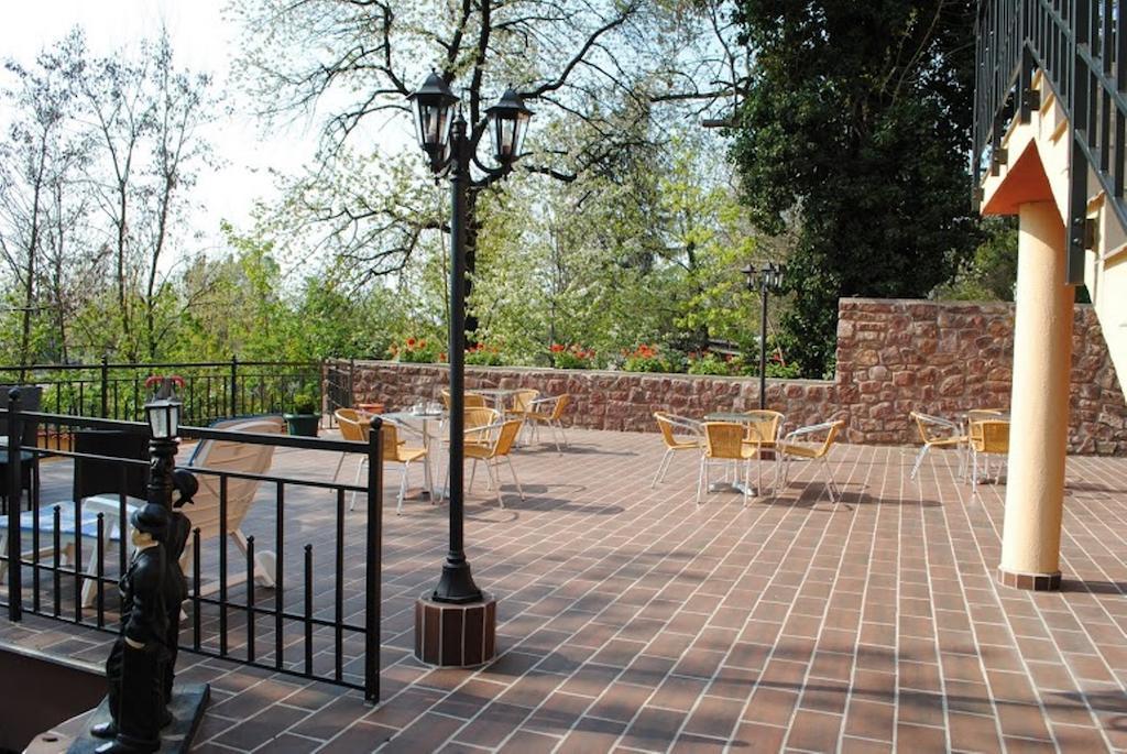 Stan Es Panzio Bed & Breakfast Balatonalmádi Екстериор снимка