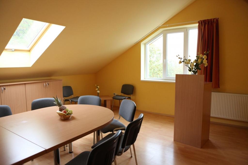 Stan Es Panzio Bed & Breakfast Balatonalmádi Екстериор снимка