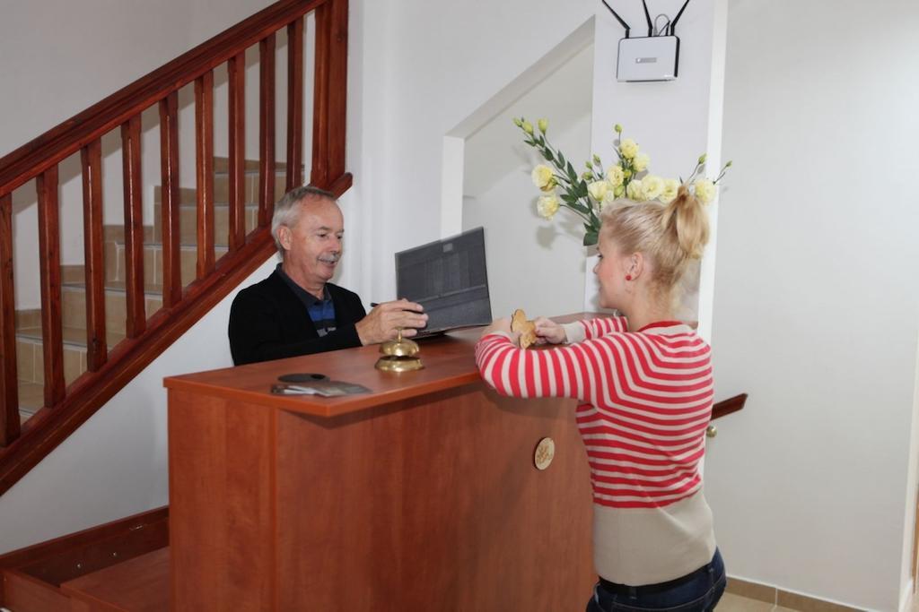 Stan Es Panzio Bed & Breakfast Balatonalmádi Екстериор снимка