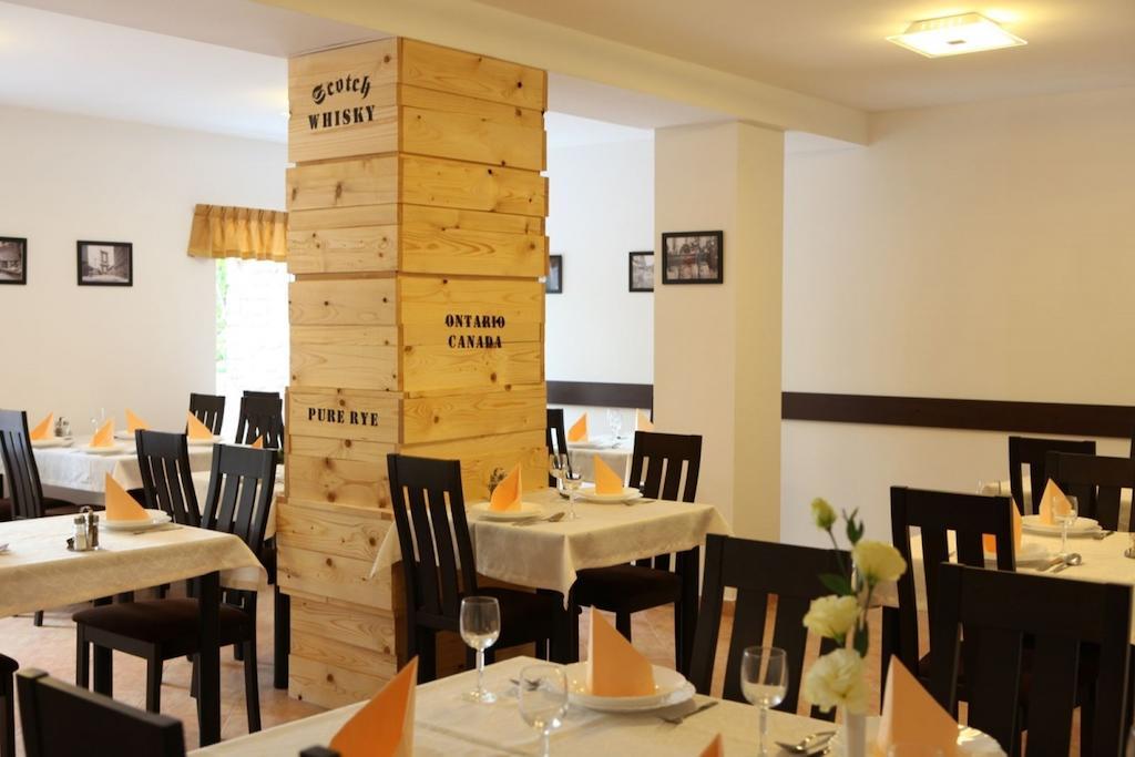 Stan Es Panzio Bed & Breakfast Balatonalmádi Екстериор снимка