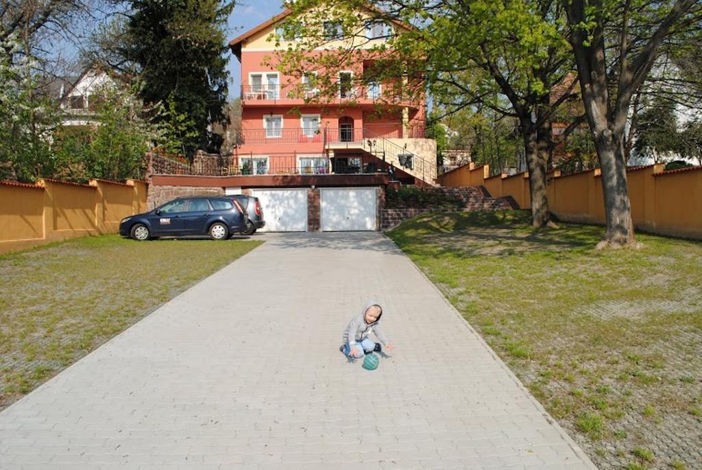 Stan Es Panzio Bed & Breakfast Balatonalmádi Екстериор снимка