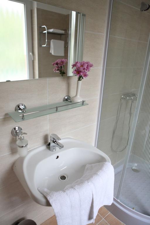 Stan Es Panzio Bed & Breakfast Balatonalmádi Стая снимка