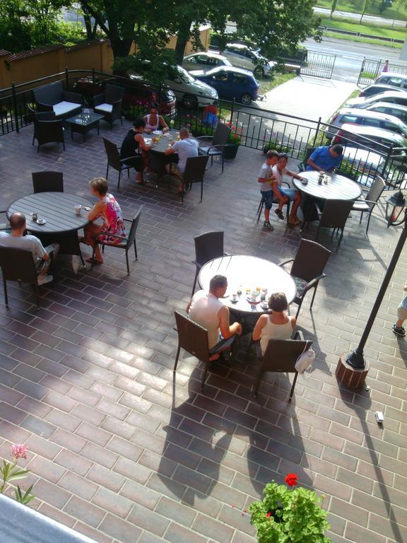Stan Es Panzio Bed & Breakfast Balatonalmádi Екстериор снимка