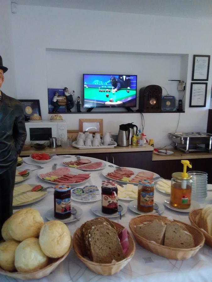 Stan Es Panzio Bed & Breakfast Balatonalmádi Екстериор снимка
